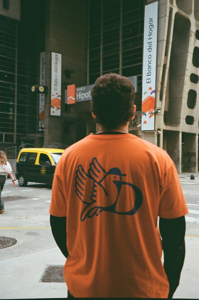 Remera Naranja • Classic Logo