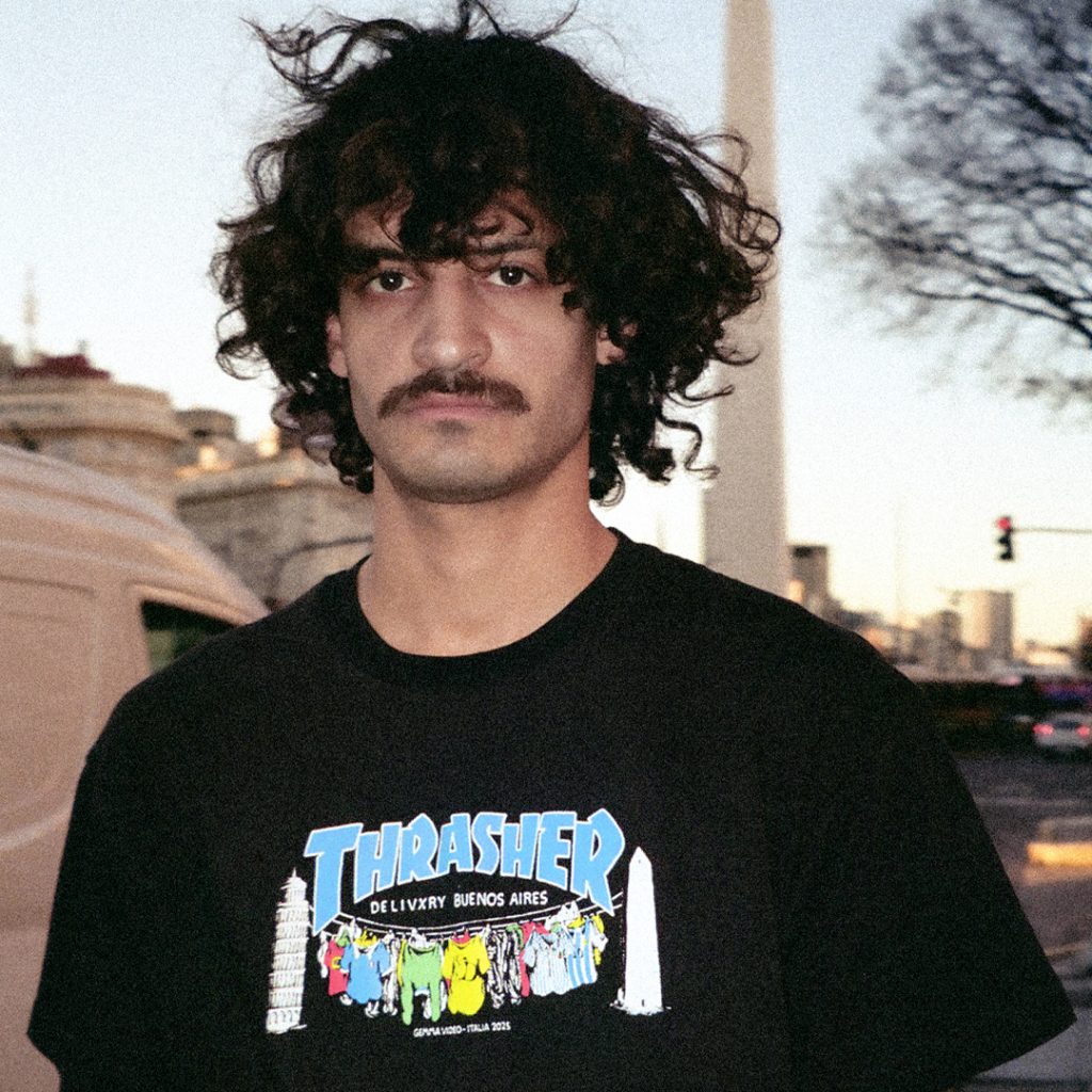 Remera Negra • Thrasher x Delivxry - Gemma
